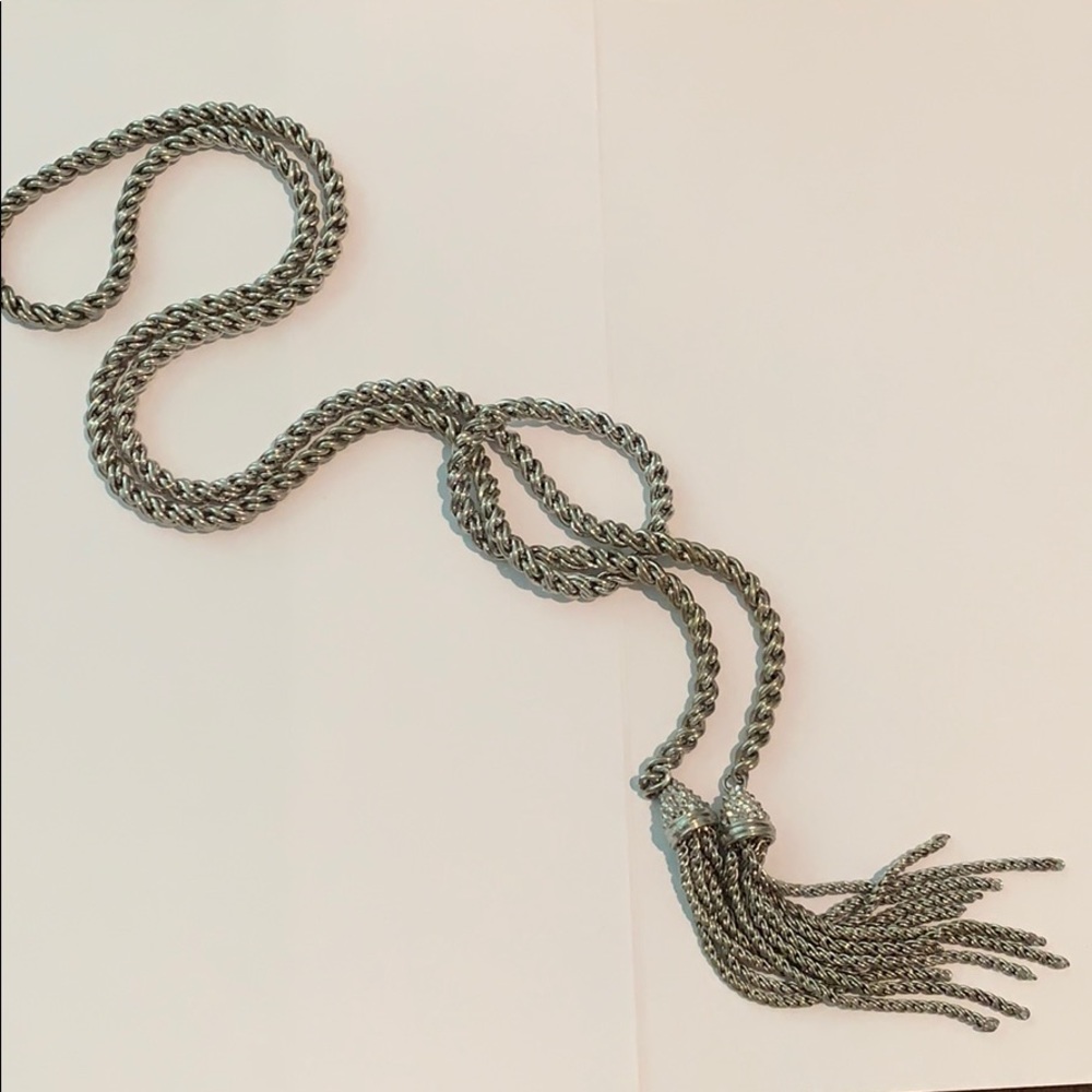 Kendra Scott necklace